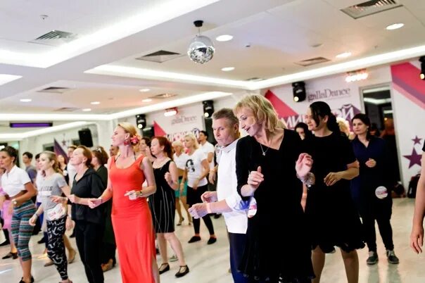 Galladance ул республики 65 фото Звездные гости Самого продолжительного урока танцев GallaDance - Фотография 36 и