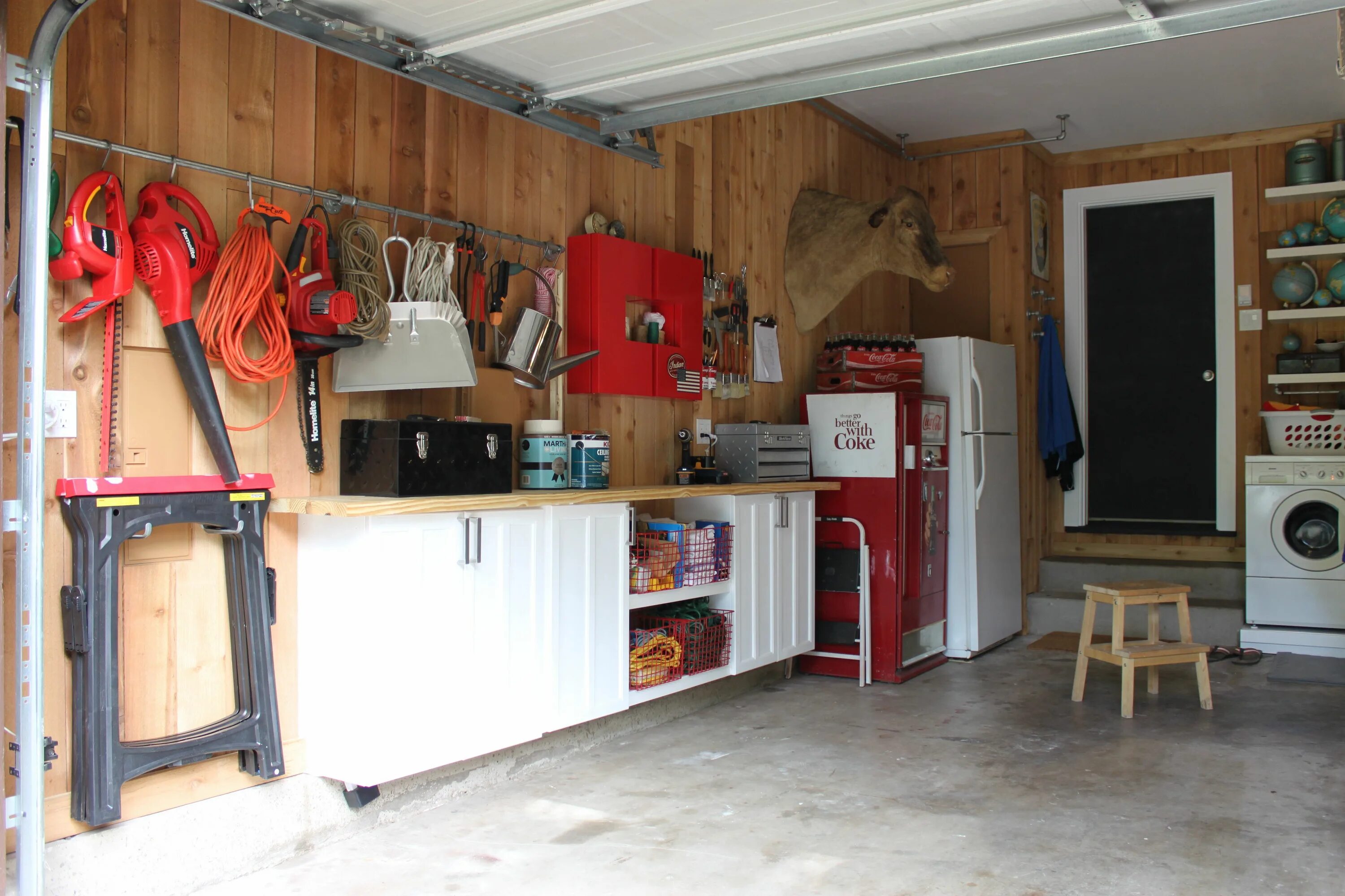 Garagekitchen 2б микрорайон северный фото Status Update on the Garage Clean Up Clean garage, Garage design, Modern shelvin