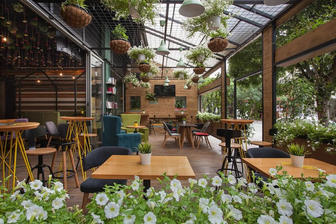 Garden cafe ул максима горького 39 фото "Garden" Coffee Lounge - Picture gallery Outdoor restaurant design, Outdoor rest