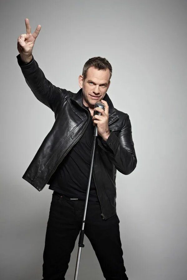 Garou певец фото Médias : l'actualité 100% Médias ⋆ StarMag.com Notre dame musical, Singer, Leath