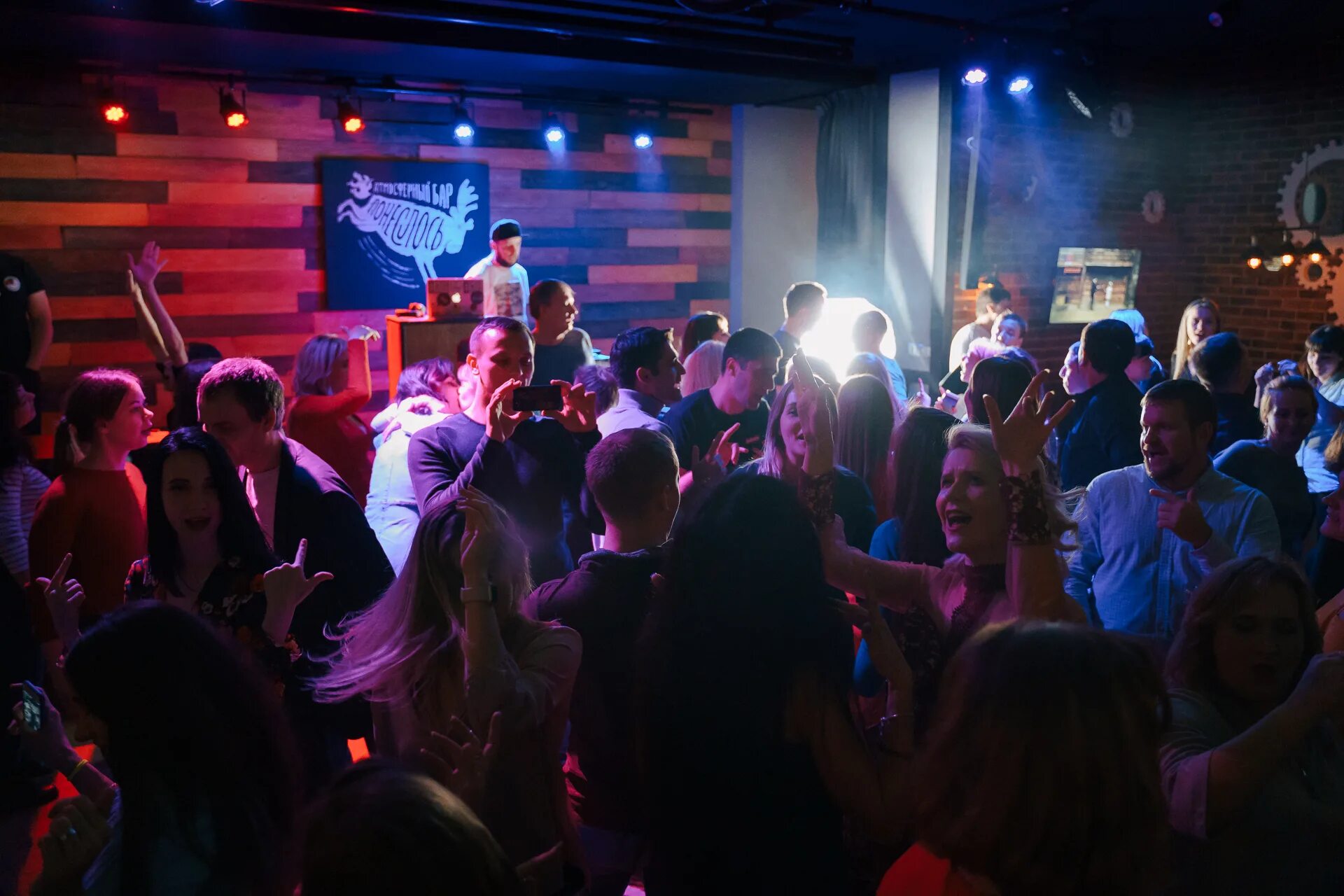 Garry bar плехановская ул 9 воронеж фото Фотоотчет с вечеринки Группа Свои / DJ Starkoff / DJ Jerry Wike Понеслось бар Во