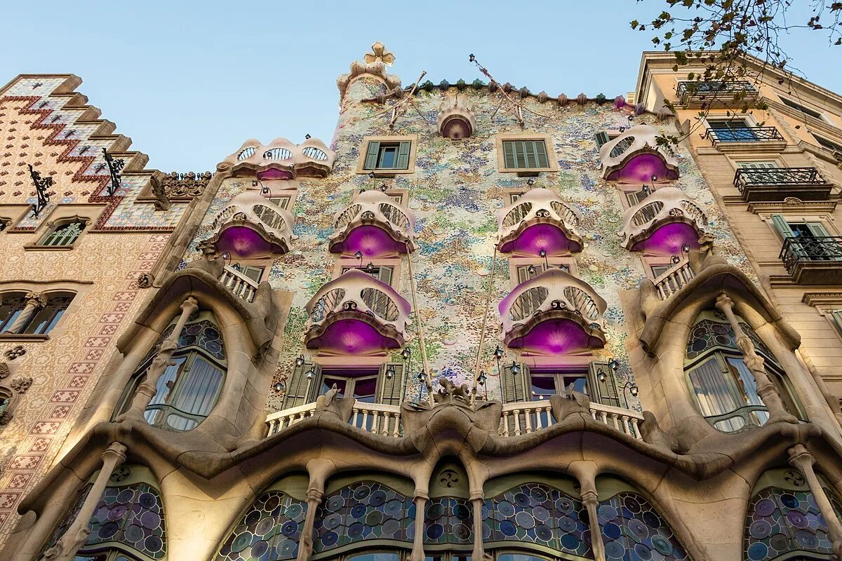 Gaudi ул мира 6а фото Archivo:Barcelona - Casa Batlló 2017-12-27.jpg - Wikipedia, la enciclopedia libr