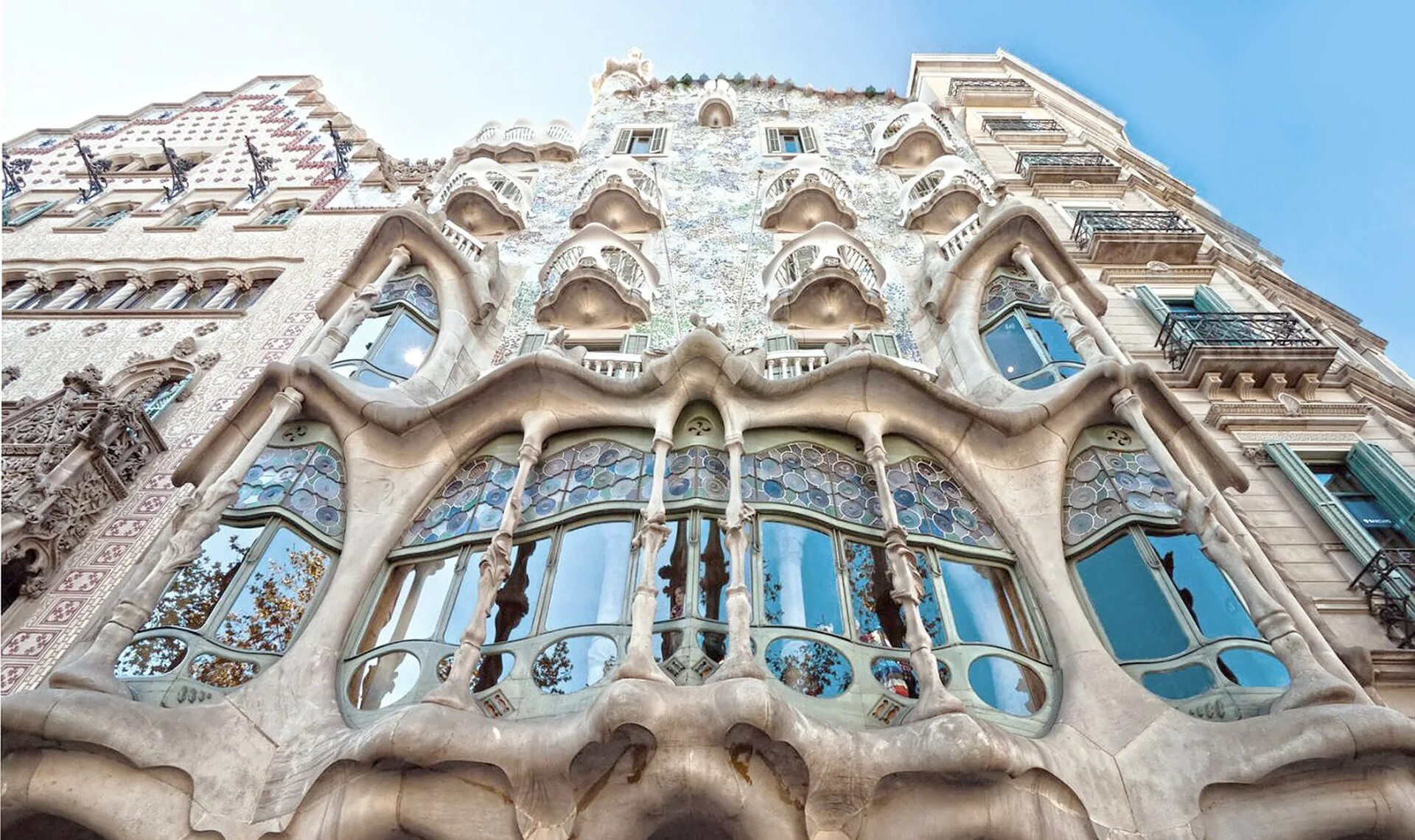 Gaudi ул мира 6а фото Дома Гауди, Фриды Кало, Фрэнка Ллойда Райта: 3 виртуальных тура