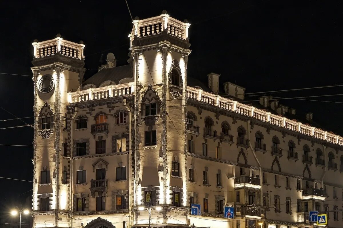 Gazovik68 площадь льва толстого 4а фото Площадь Льва Толстого засияла с новой подсветкой и оформлением - МК Санкт-Петерб