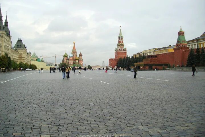 Gedonistica москва красная площадь фото Задержаны трое подростков, бегавшие в трусах по Красной площади - МК