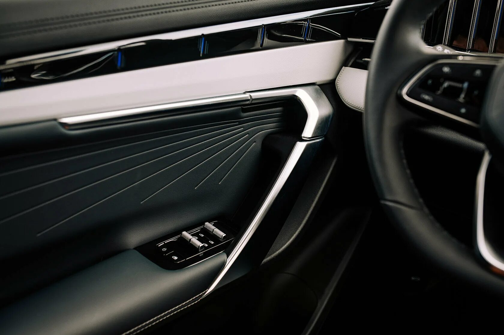 Geely atlas 2024 подключение телефона Машины Geely теперь другие - это и хорошо, и плохо. Обзор Atlas 2024