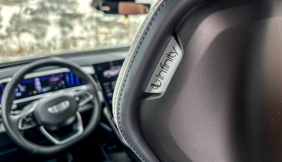 Geely atlas 2024 подключение телефона Тест Джили Атлас 2024 года: космический дизайн и образцовые повадки