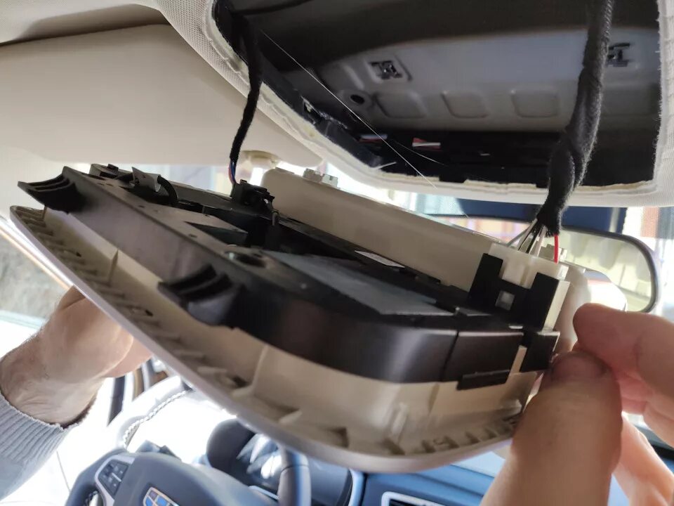 Geely atlas 2024 подключение видеорегистратора Установка видеорегистратора - Geely Atlas (1G), 2,4 л, 2019 года аксессуары DRIV