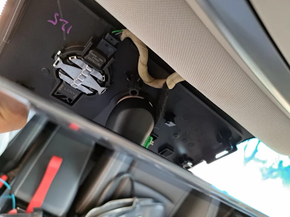 Geely atlas 2024 подключение видеорегистратора Питание регистратора от верхнего USB-разъема - Geely Atlas Pro, 1,5 л, 2022 года