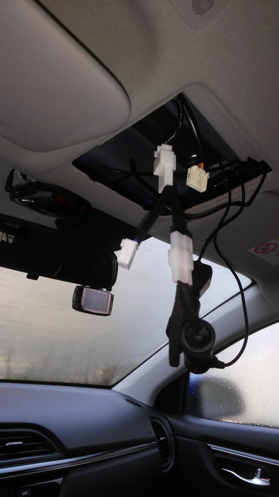 Geely atlas 2024 подключение видеорегистратора Подключение регистратора + радар-детектора без врезок в проводку - KIA Rio (4G),