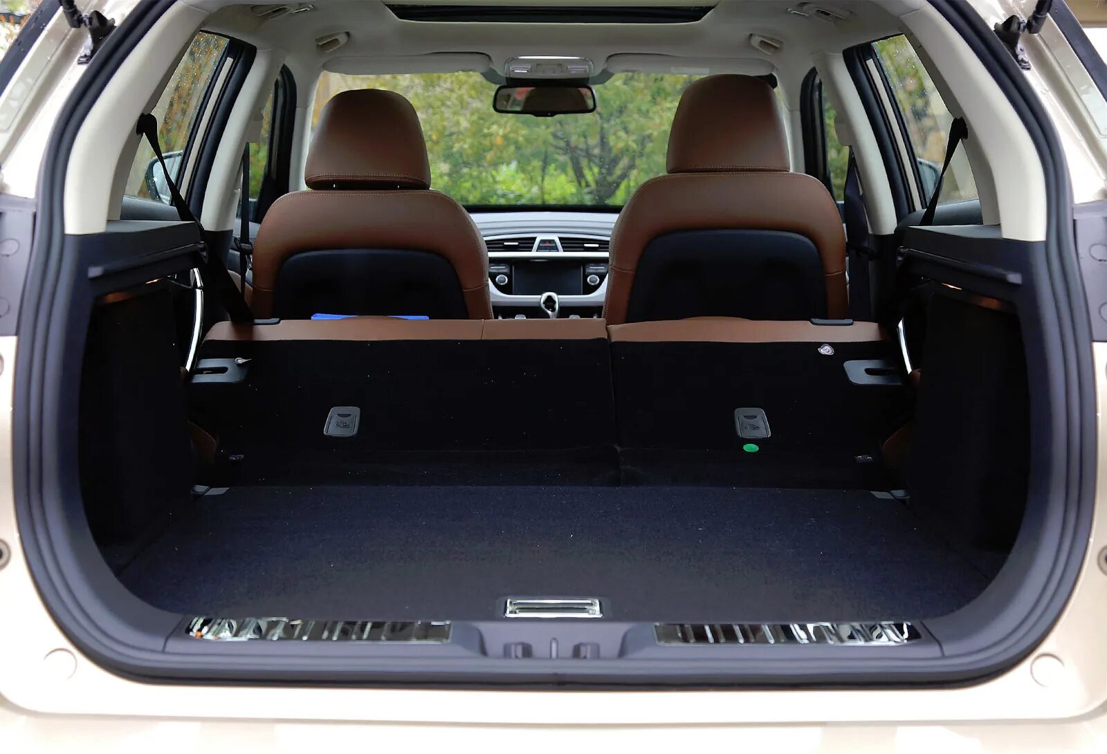 Geely atlas pro фото багажника Geely Atlas (2017-2021) цена и характеристики, фотографии и обзор