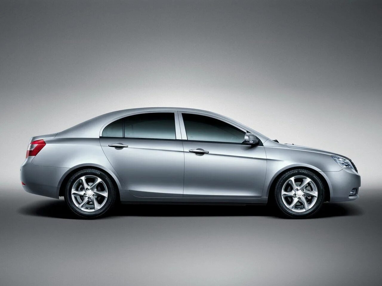 Geely emgrand 7 фото Geely Emgrand EC7 sedan 1.8 CVT gasoline 126 hp fwd type of drive 1 generation (