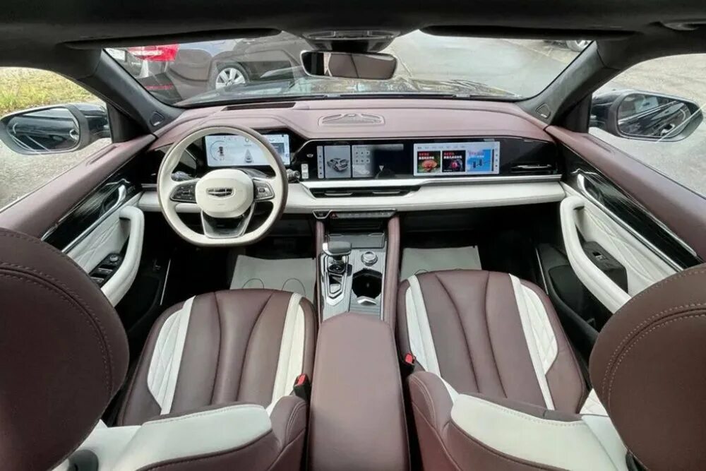 Geely monjaro фото салона В России начали продавать новый кроссовер Geely за 4,5 млн рублей - Российская г