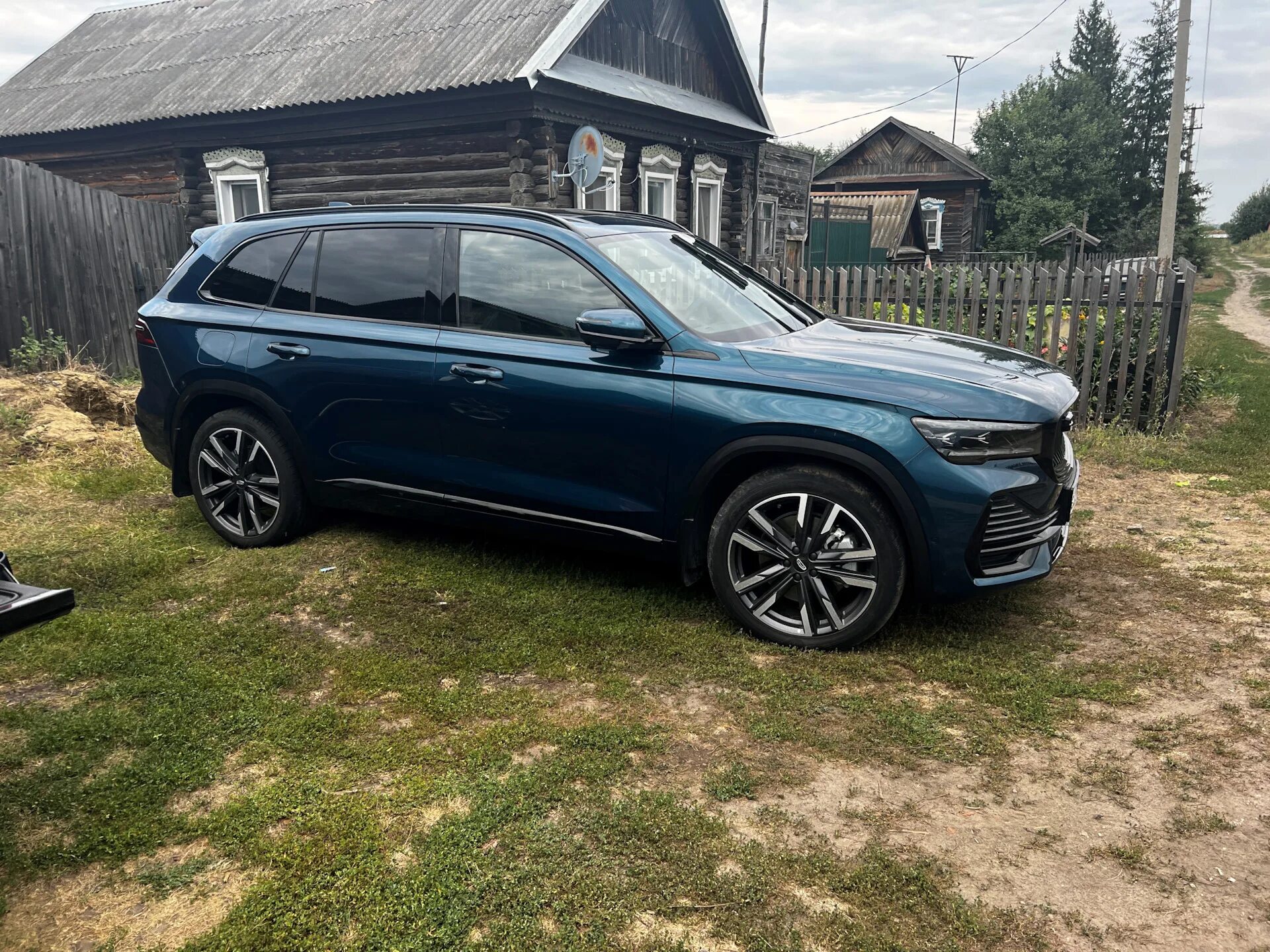 Geely monjaro тюнинг фото Подиум переднего номерного знака, сетка в решетке радиатора. - Geely Monjaro, 2 