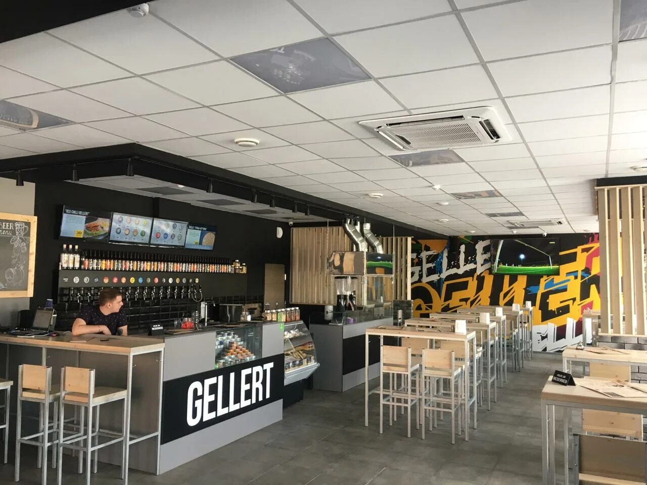 Gellert bar приморский бул 66 4 фото Больше не работает: Геллерт бар, кафе, Астрахань, улица Адмирала Нахимова, 47 - 