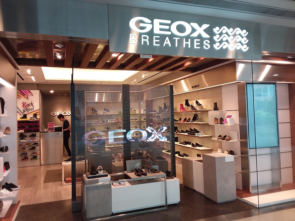 Geox большая тульская ул 13 фото File:HK 中 環 Central 國 際 金 融 中 心 商 場 IFC mall shop GEOX morning August 2019 SSG 0
