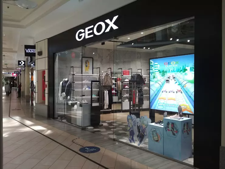 Geox площадь киевского вокзала 2 фото Geox в Москве, ул. Земляной Вал - фото, отзывы 2024, рейтинг, телефон и адрес