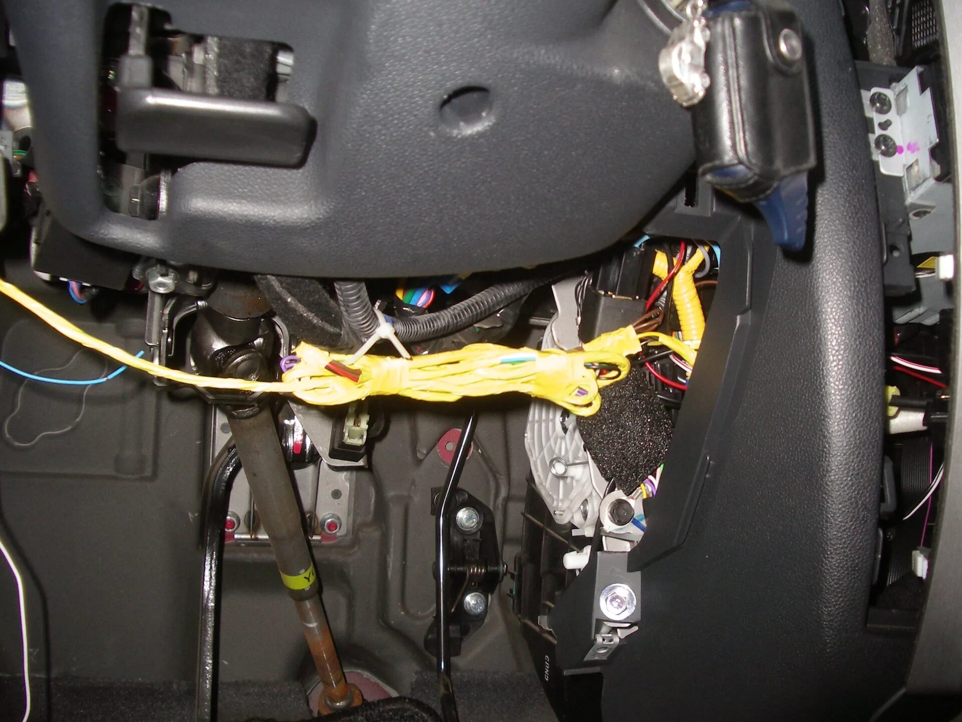 Getz точки подключения Установил маршрутник Multitronics TC50GPL - Hyundai Getz, 1,4 л, 2007 года друго