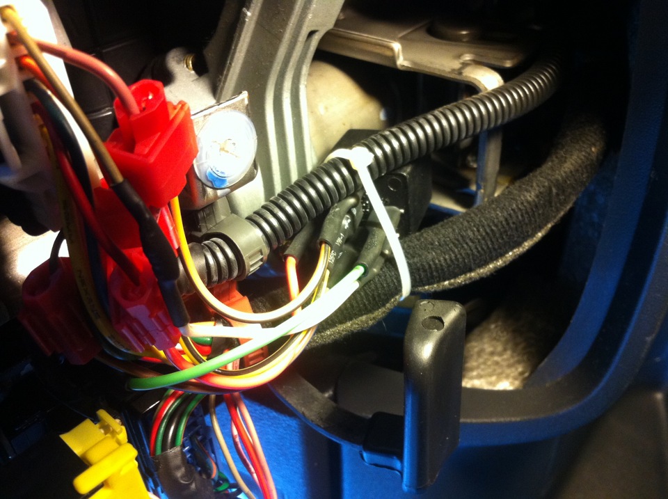 Getz точки подключения Меняем всю систему омыва стекол - Hyundai Getz, 1,4 л, 2007 года своими руками D