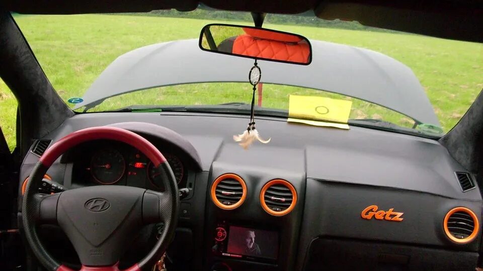 Getz тюнинг салона Hyundai Getz 2.0 бензиновый 2007 The Black Getz на DRIVE2
