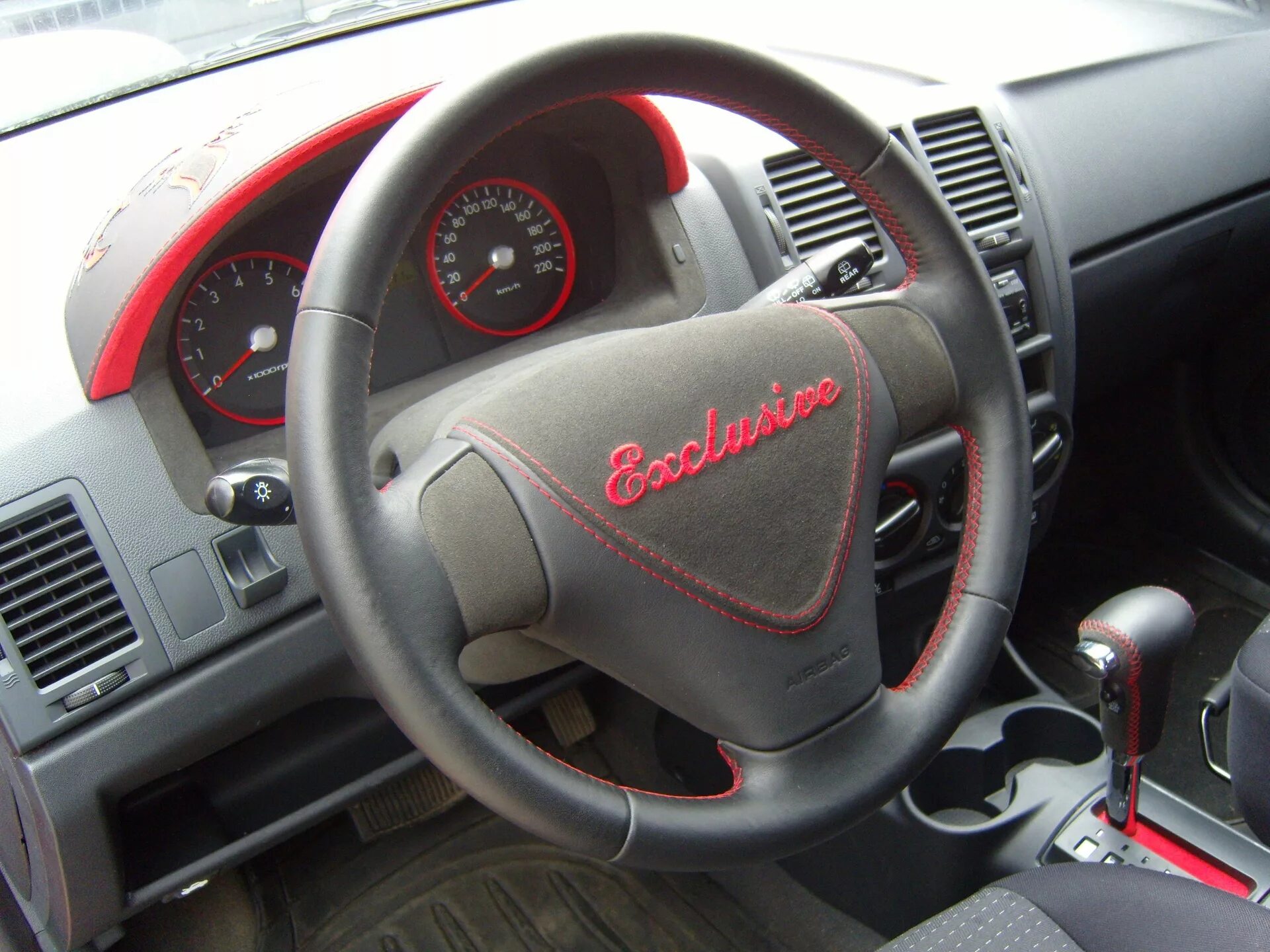 Getz тюнинг салона начинал с черного - Hyundai Getz, 1,4 л, 2007 года тюнинг DRIVE2