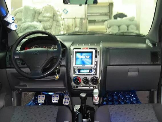 Getz тюнинг салона Автомобиль Hyundai Getz: Фото #06 из 20, размер изображения - 408 на 272 px