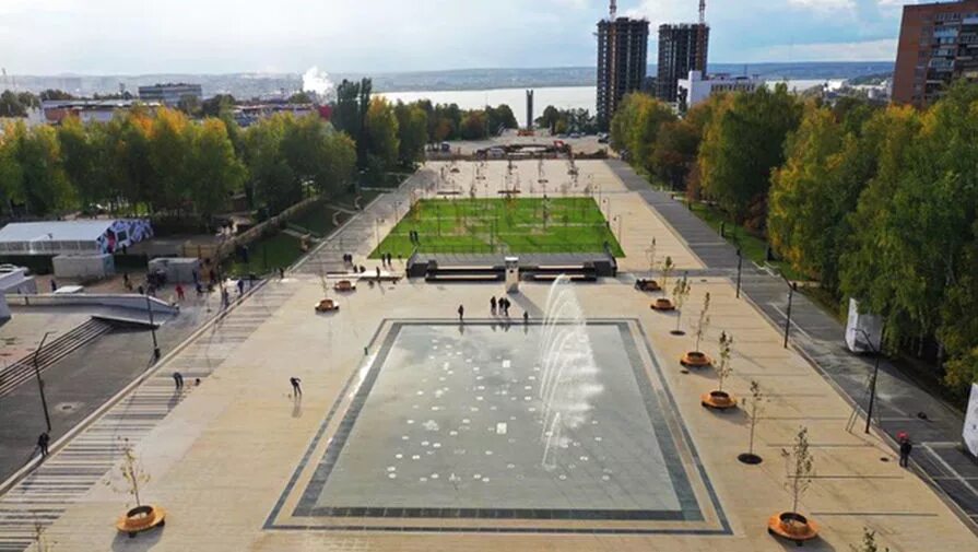Gimza центральная площадь 53 фото Путин осмотрел главную площадь Ижевска после реконструкции - Газета.Ru