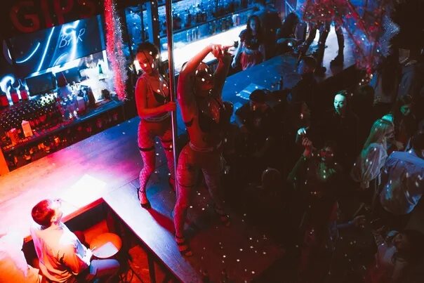 Gipsy bar ул труда 105 челябинск фото ПЯТНИЦА // 15 // Сегодня в Джипси невообразимое чудо! Дефиле русалок! Видел когд