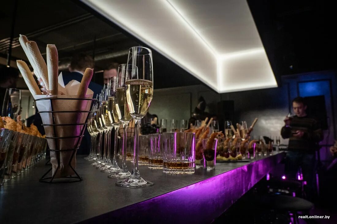 Glass bar зыбицкая ул 2 минск фото На Зыбицкой открылся бар с необычной концепцией. Фоторепортаж