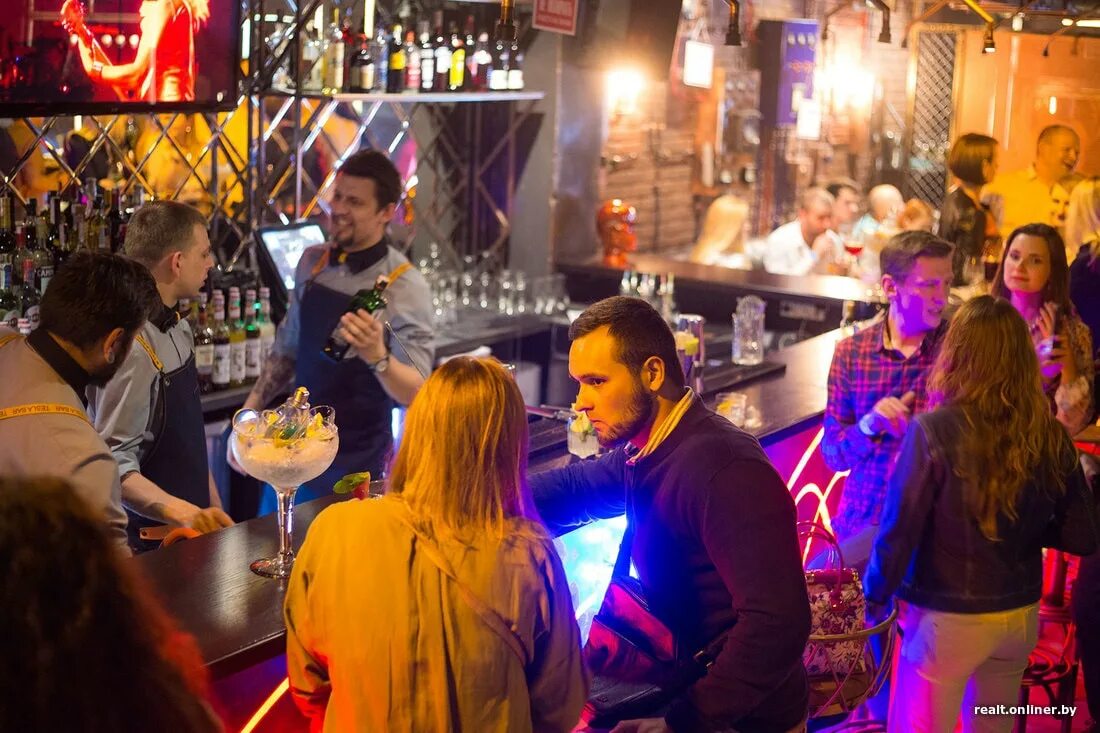 Glass bar зыбицкая ул 2 минск фото Коктейли с лампочками и много электричества. На Зыбицкой открылся бар Tesla