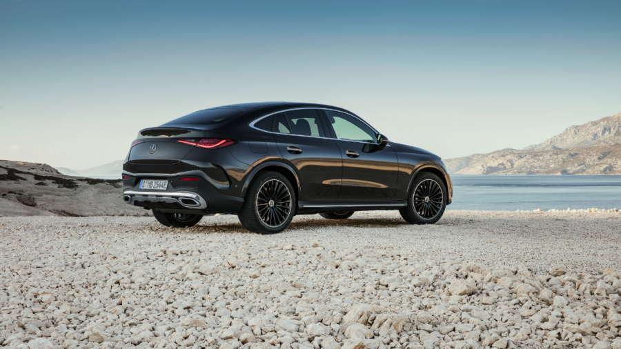 Glc купе фото 2023 Mercedes-Benz GLC Coupe makes global debut with plug-in hybrid powertrains 