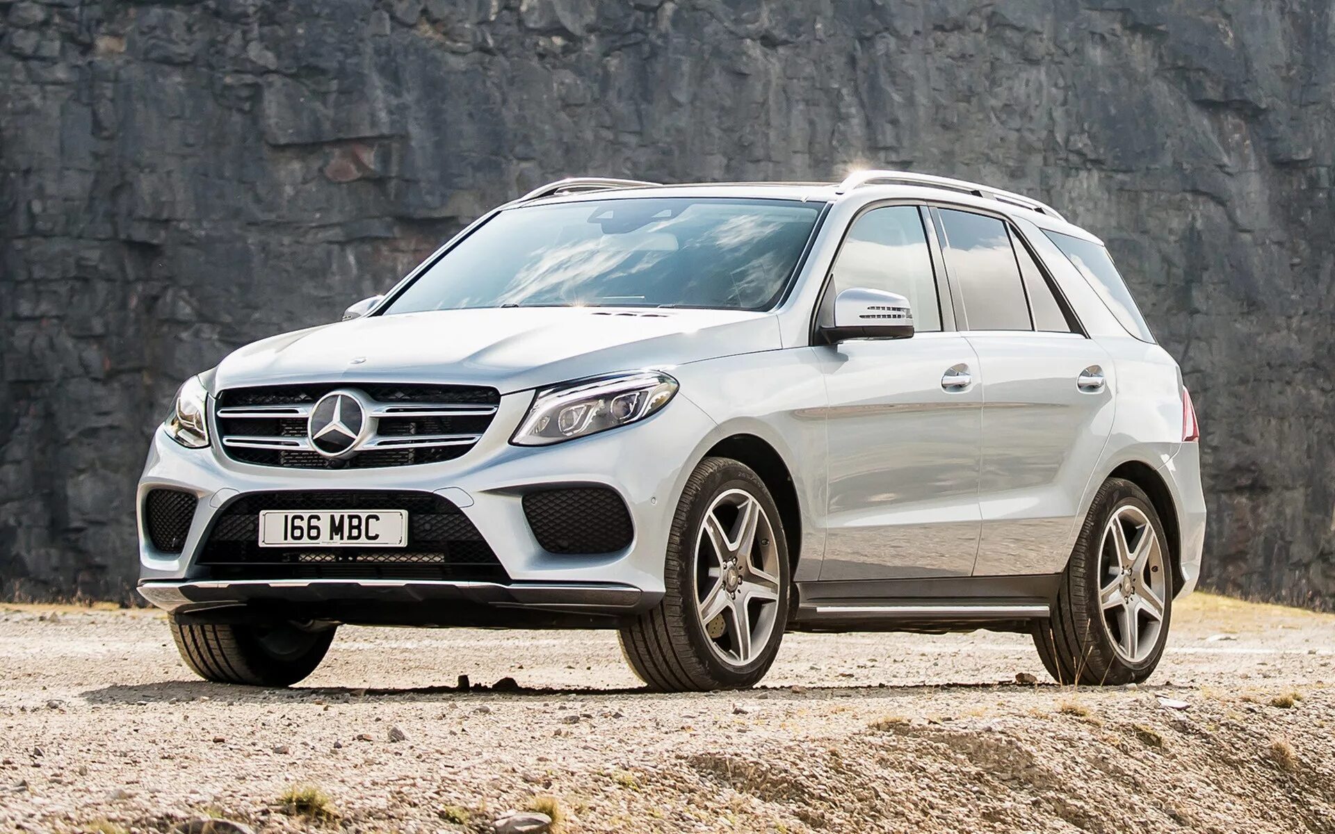 Gle фото мерседеса 2015 Mercedes-Benz GLE-Class Plug-In Hybrid AMG Line (UK) - Baggrundsbilleder og