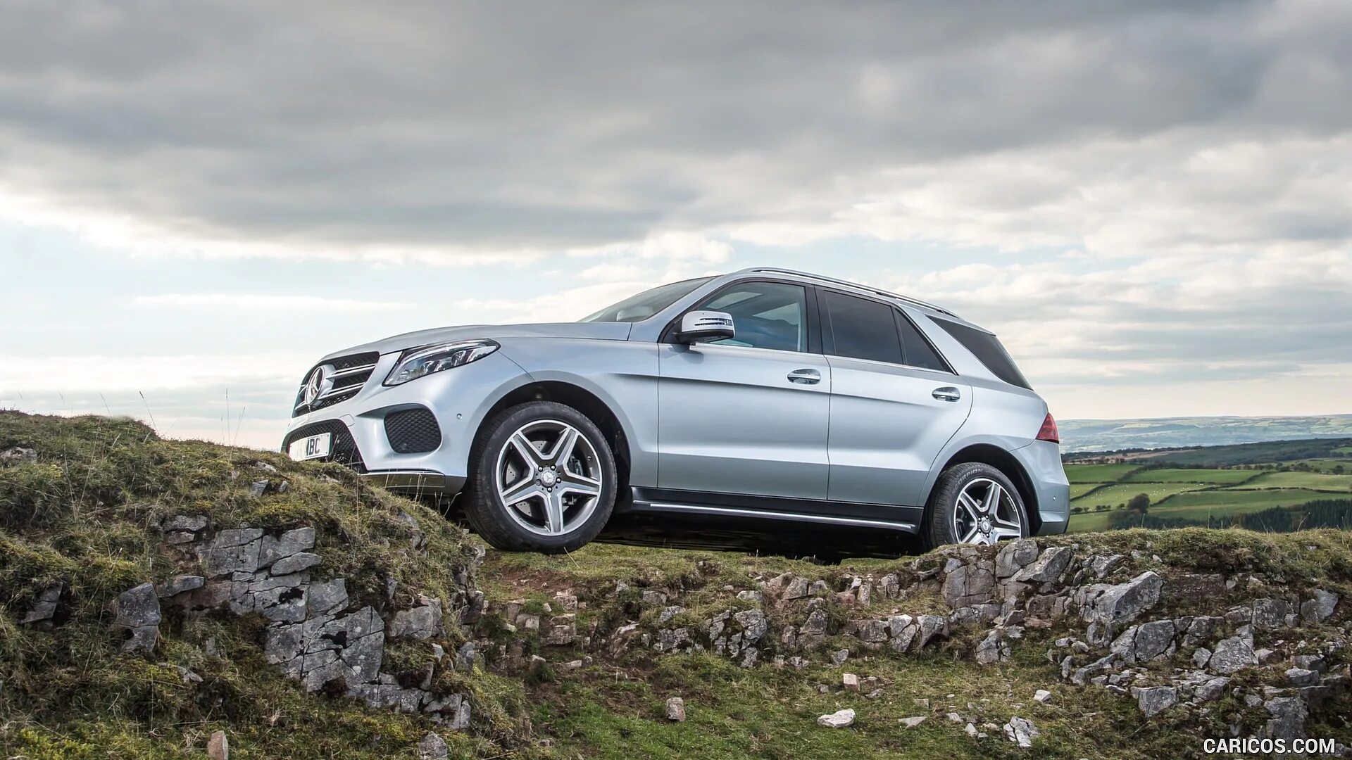 Gle фото мерседеса 2016 Mercedes-Benz GLE-Class GLE 500e Plug-in-Hybrid AMG Line (UK-Spec) - Off-Ro