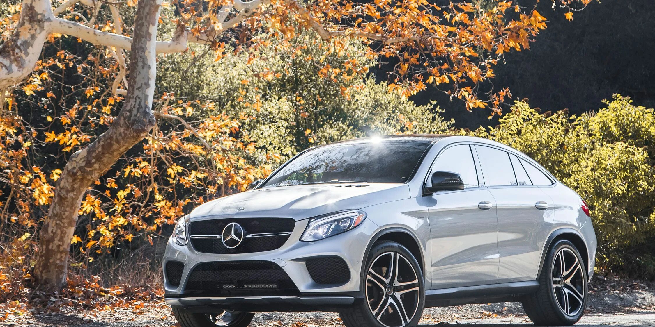 Gle фото мерседеса Mercedes Recalls 1.3 Million Vehicles over Emergency Call Issue