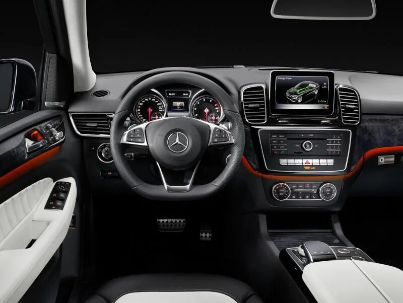 Gle фото салона Mercedes полностью рассекретил свой внедорожник GLE