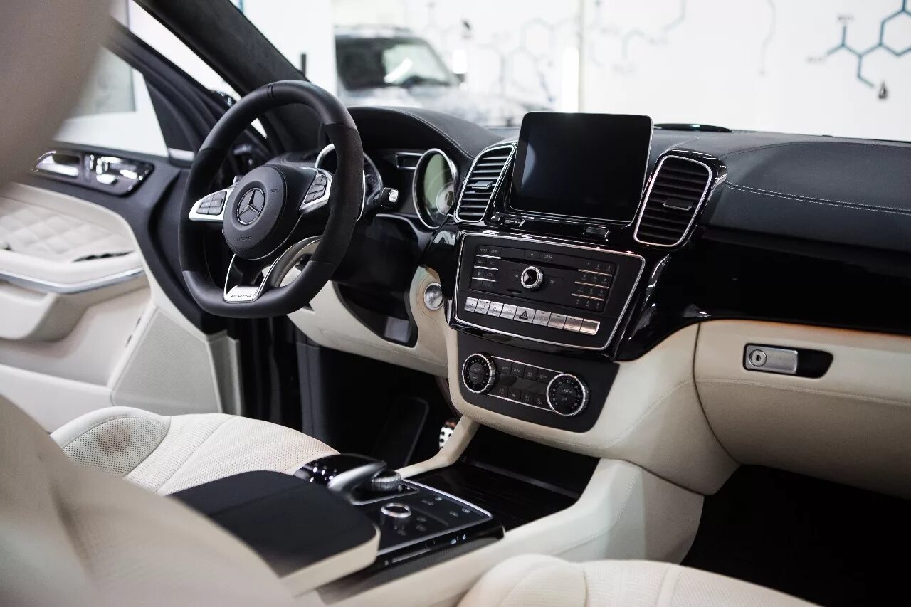 Gls 166 тюнинг салона Перетяжка салона на Mercedes GLS в премиальную наппу - Grand Design на DRIVE2
