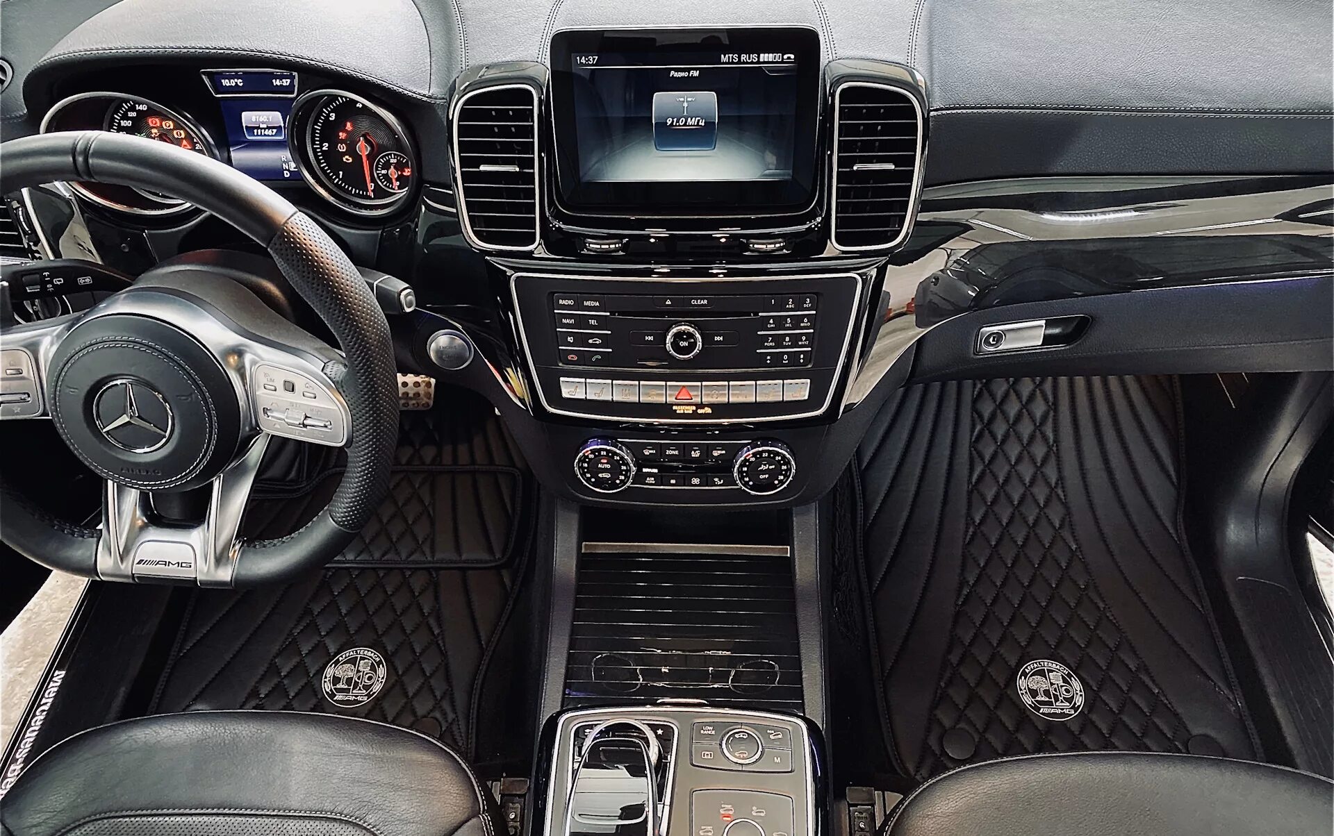 Gls 166 тюнинг салона Ковры в салон от Unicarium - Mercedes-Benz GLS (X166), 3 л, 2016 года аксессуары