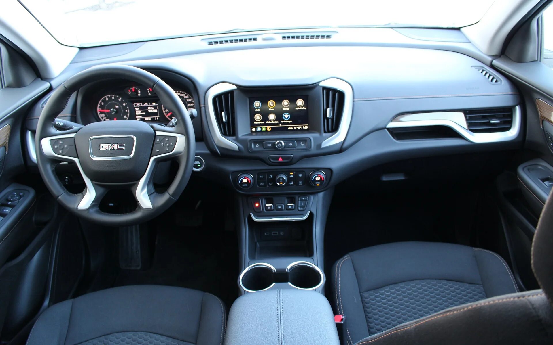Gmc terrain 2021 фото салона 2018 GMC Terrain: a Loveable, but Expensive SUV - 3/21