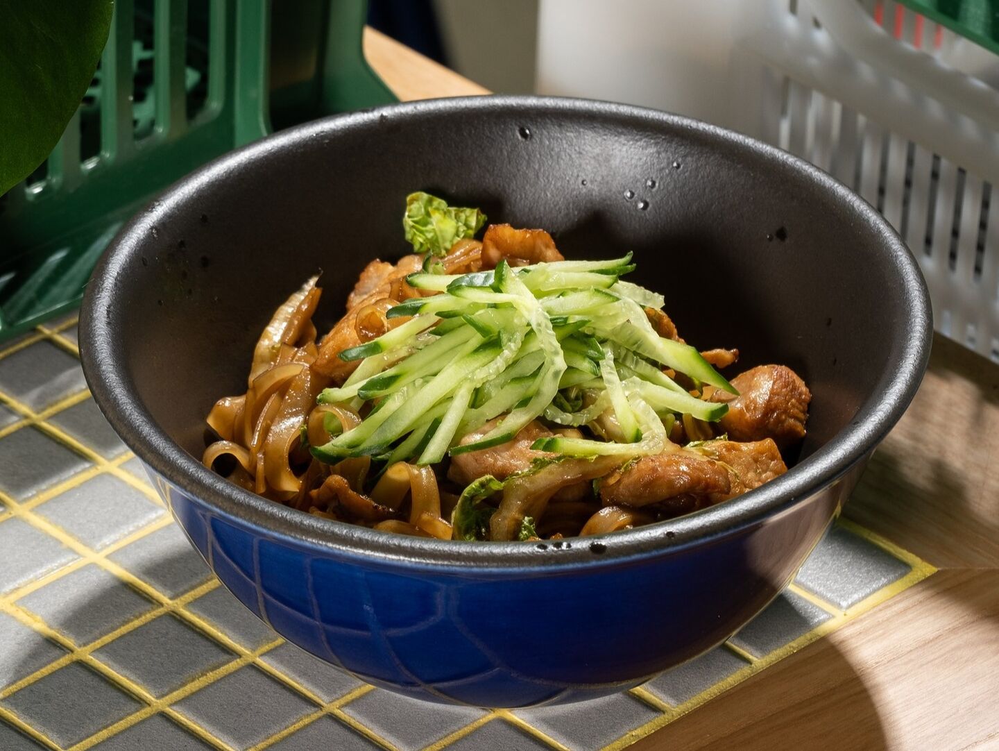 Godzilla ramen московская ул 40 пенза фото Рисовая лапша с курицей и свежими огурцами - Godzilla Ramen - Ресторан