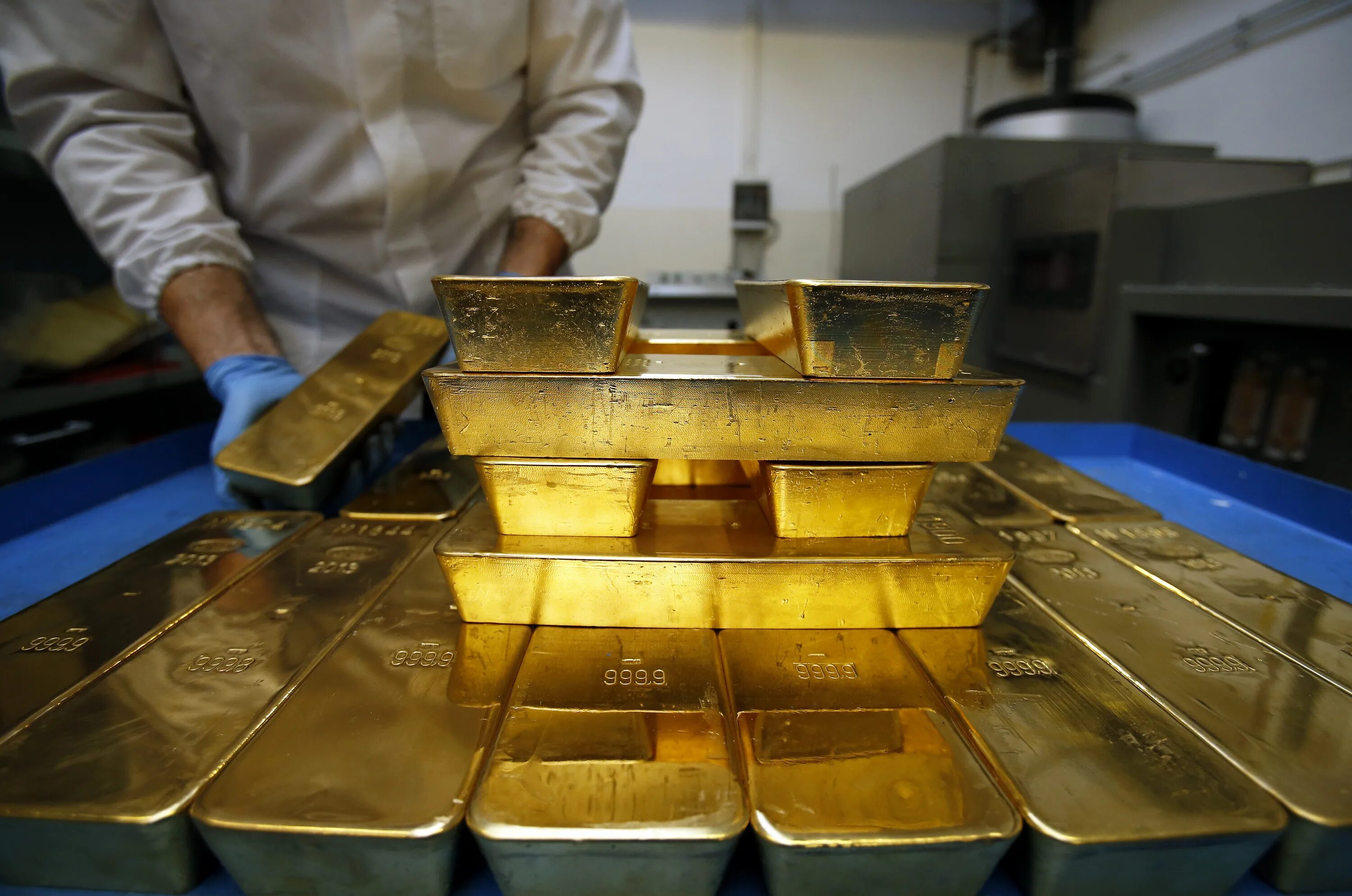 Gold производственная ул 45 фото Gold Bugs Finding Solace in ETF Using Euro to Fund Purchases - Bloomberg