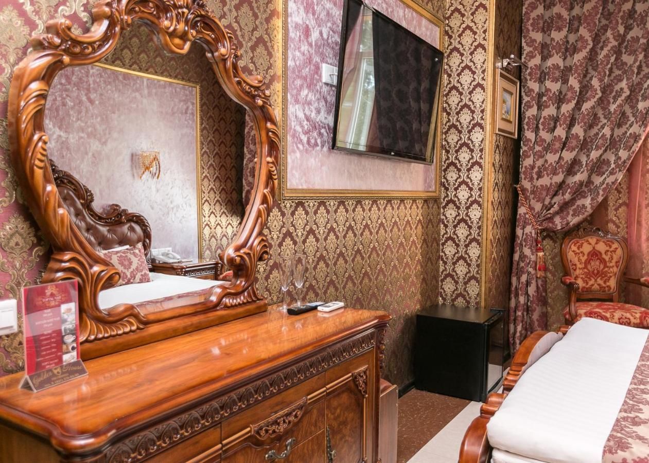 Golden house ул героя рябцева 1б фото Номер Улучшенный люкс в Гостиница ГОЛДЕН ХАУС Нижний Новгород Россия