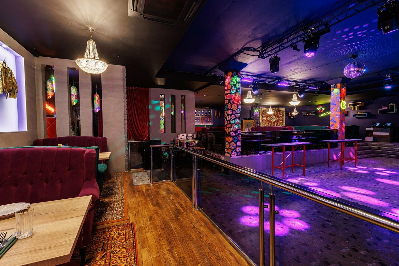 Goldfish пушкинское ш 4а пушкино фото Фото: Руки Вверх!, бар, паб, Московский просп., 54А, Пушкино - Яндекс Карты