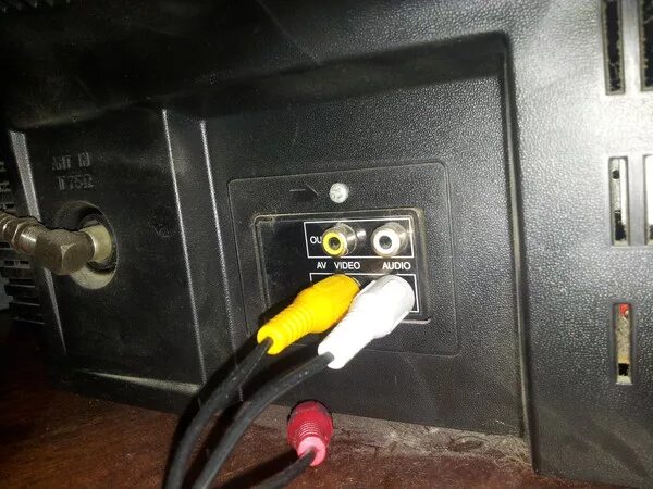 Goldstar телевизор как подключить приставку Ответы Mail.ru: как подключить ноутбук к обычному телевизору (НЕ ЖК) Rolsenчерез