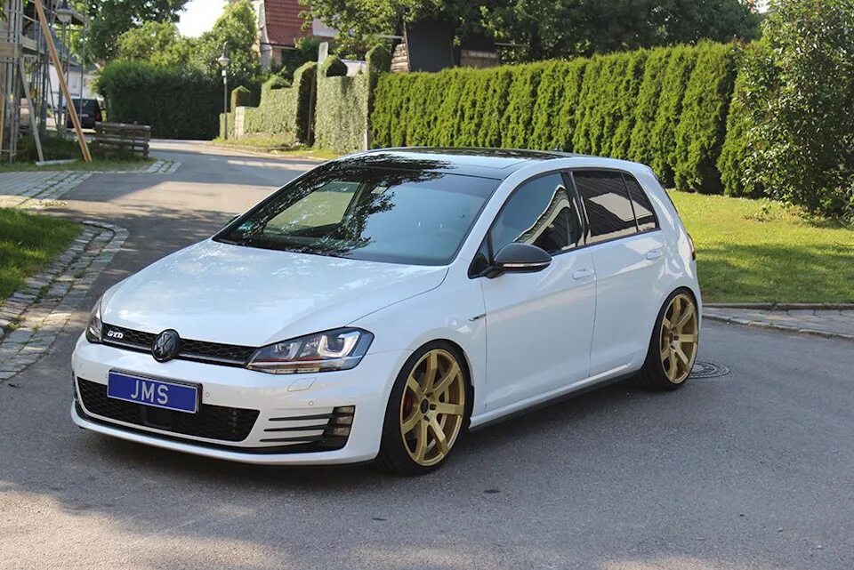 Golf 7 фото WALD R18 Разноширокие - Volkswagen Golf Mk7, 1,4 л, 2013 года колёсные диски DRI