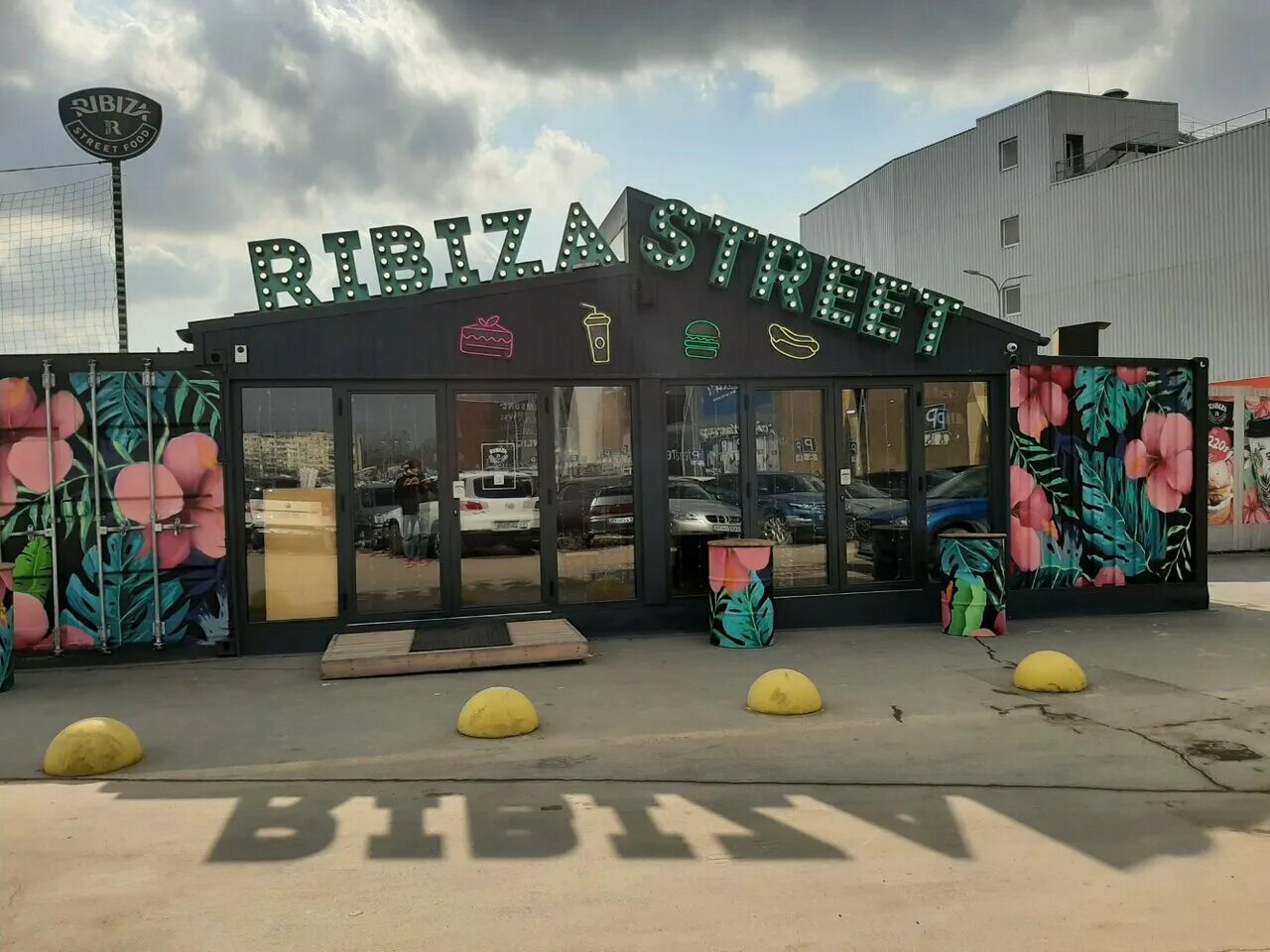 Goodmi евпаторийское ш 8 симферополь фото Ribiza Street, fast food, Симферополь, Евпаторийское шоссе, 8 - Yandex Maps