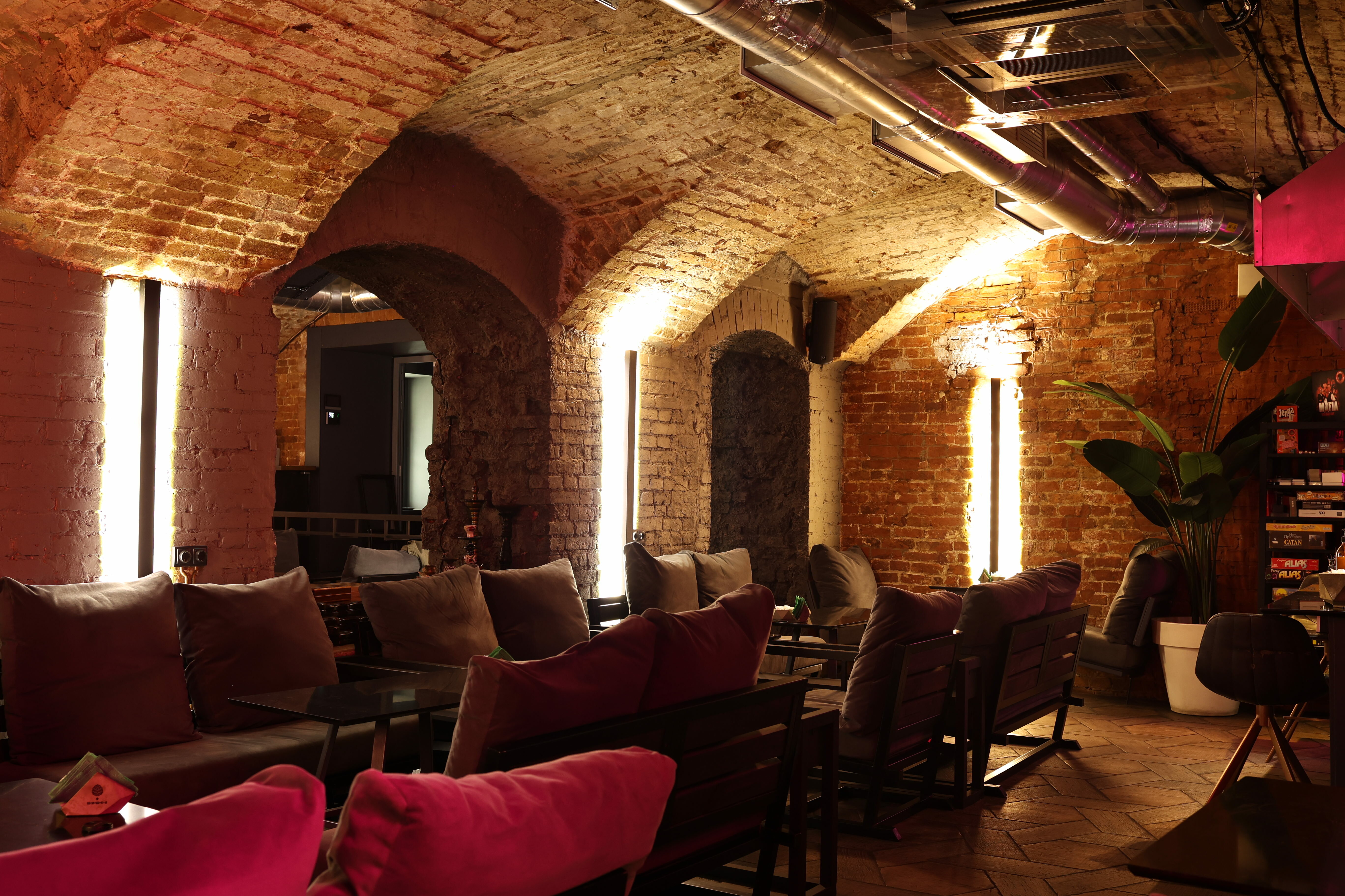 Gq lounge садовая ул 10а фото Фото: Шишка Lounge, кальян-бар, Большая Садовая ул., 14, стр. 6, Москва - Яндекс