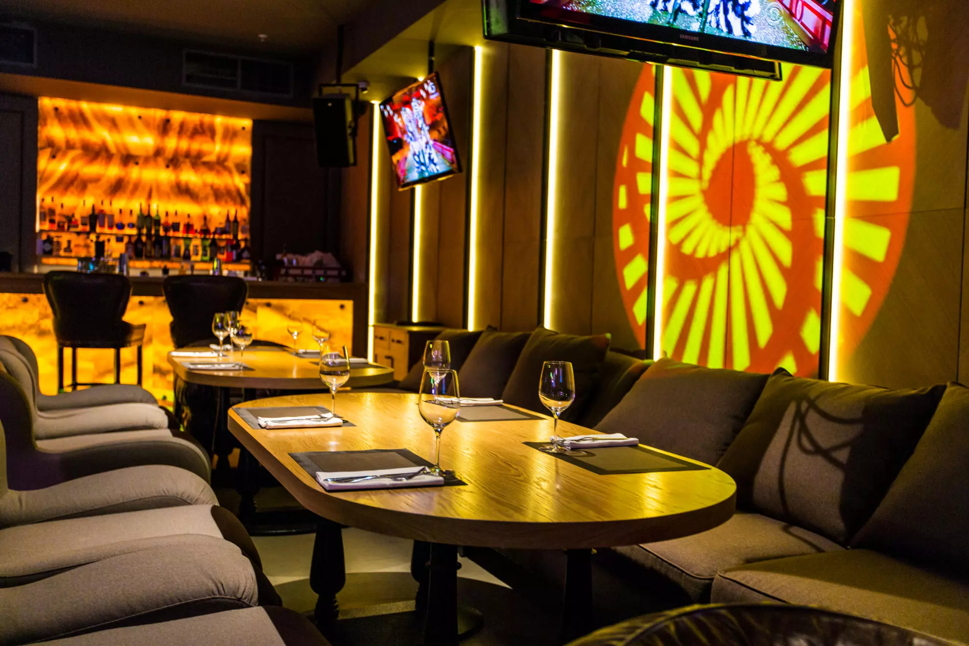 Grammy просп победы 124б фото Заказать столик - Караоке Грэмми / Grammy’s в Москве Бесплатно забронировать сто