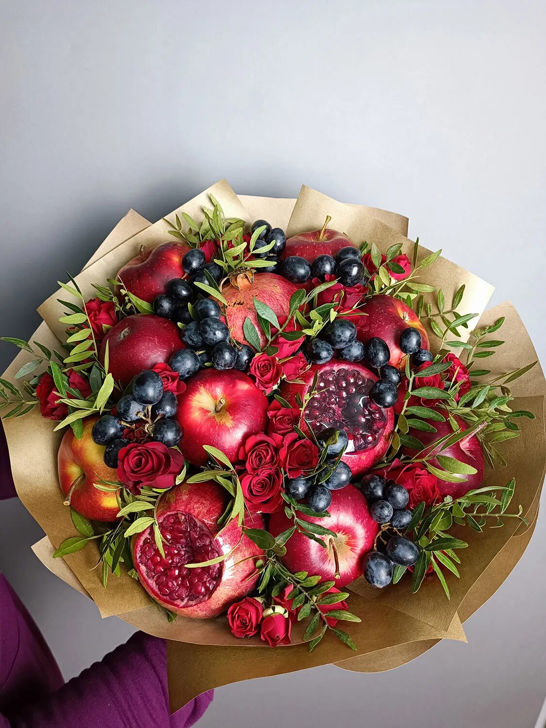 Granat buket ул чехова 223 фото Букет из фруктов "Гранатовый браслет" - Съедобные букеты