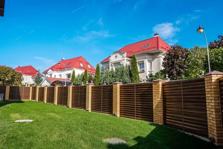 Grand line сельский поселок дружный 1 фото Фото забора жалюзи в цвете antique wood