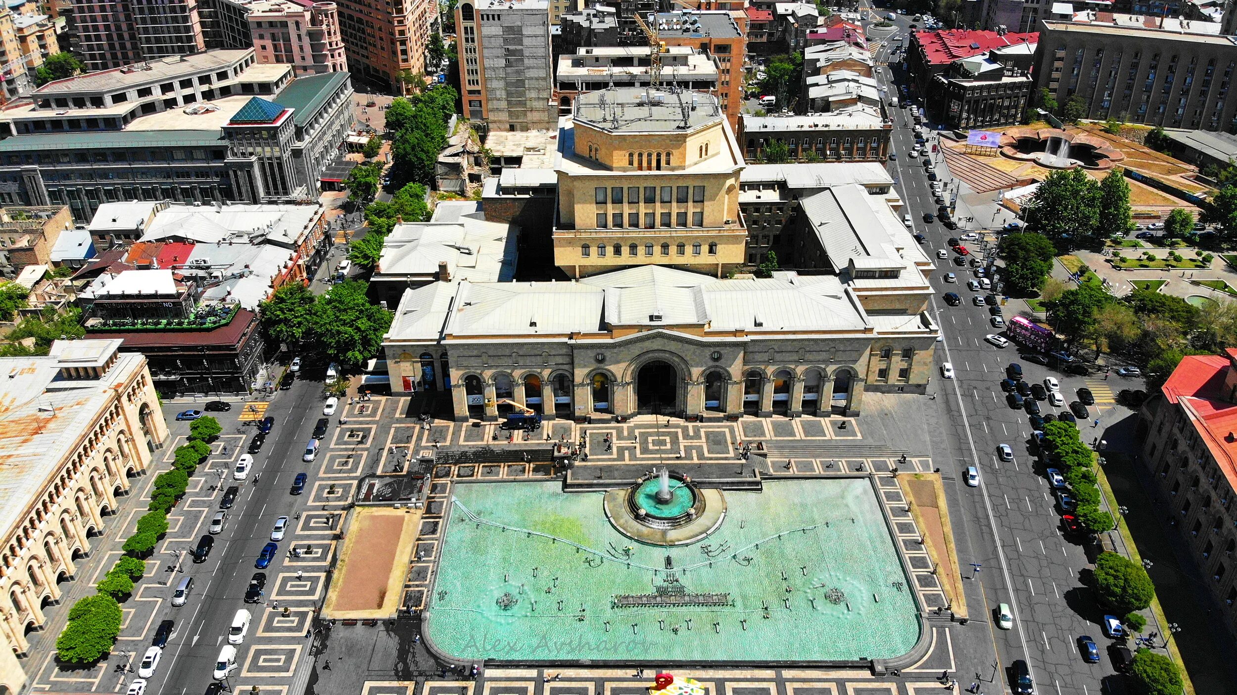 Grand ost площадь республики 1 ереван фото Национальная картинная галерея Армении и Музей истории Армении - Воздушные путеш